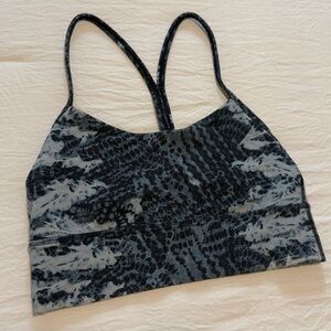 Lululemon pattern sports bra size 6